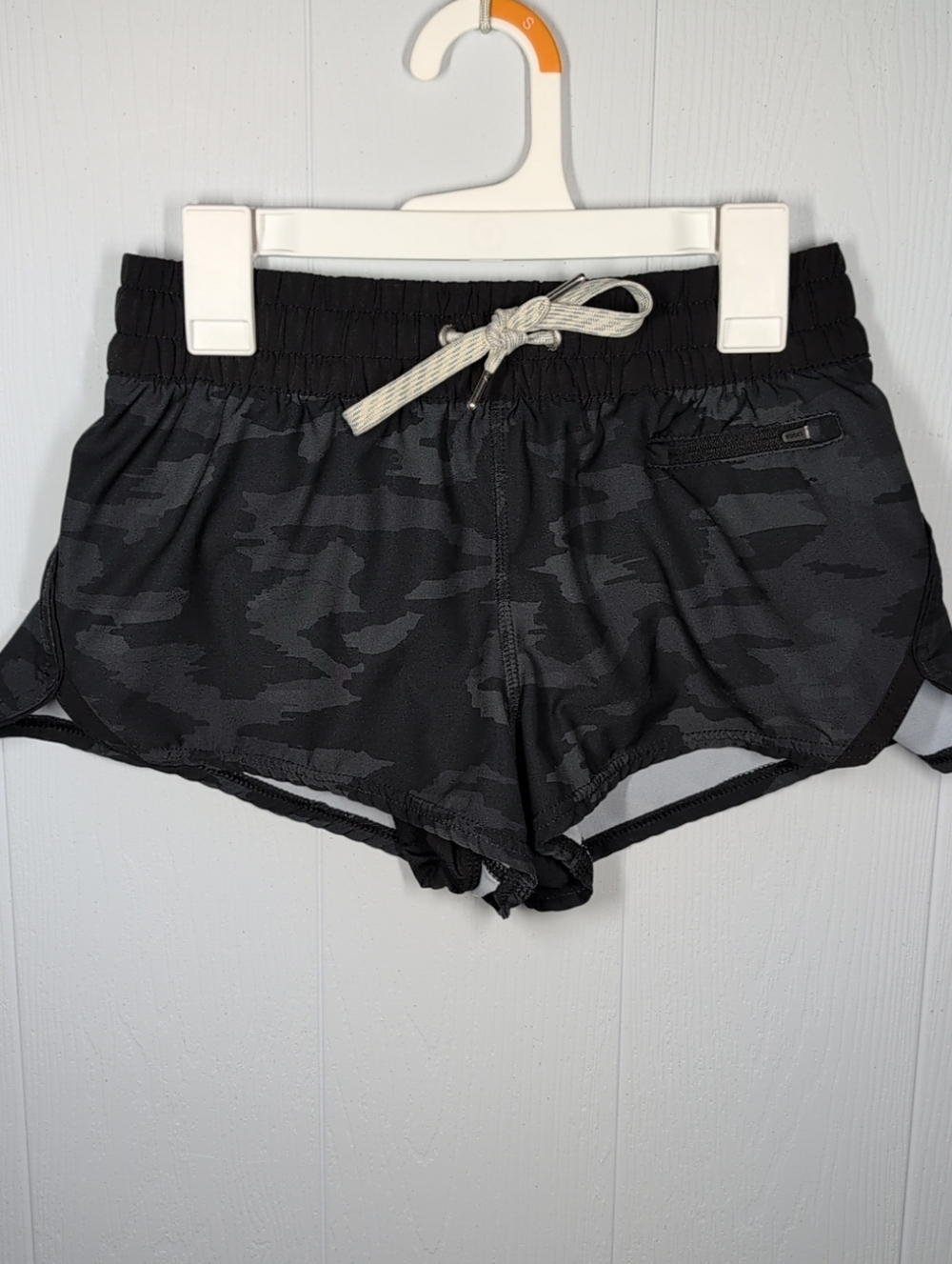 Vuori Women's Clementine Shorts Gray Camo Lined Size XS Gym Yoga Casual VW304 2"